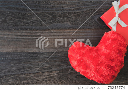 Red present Wood grain background bird's-eye view image material Red present Wood grain background bird's-eye view image material 73252774