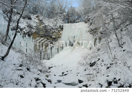 冰凍的瀑布 73252849