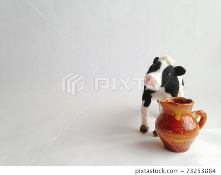 牛和牛奶鍋架 73253884