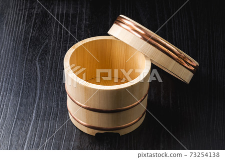 Ohitsu placed on a black background 73254138