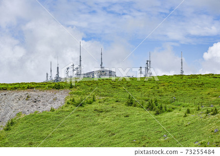 夏天從三原高原的阿爾卑斯山觀景台觀看無線電塔的景色 73255484