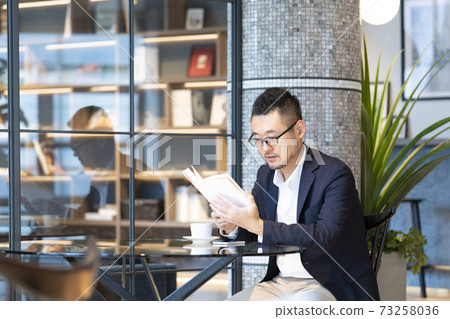 Cafe Men Middle Lifestyle Reading Cafe Men Middle Lifestyle Reading 73258036