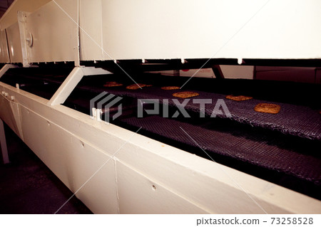 cookie making machine in the factory cookie making machine in the factory 73258528