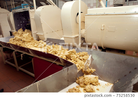 cookie making machine in the factory cookie making machine in the factory 73258530