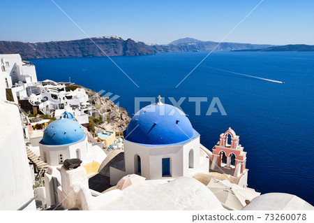 [Greece] Famous blue dome and Aegean Sea in Oia, Santorini 73260078