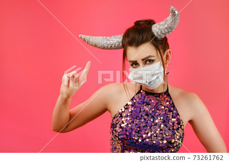 horns with mask 73261762