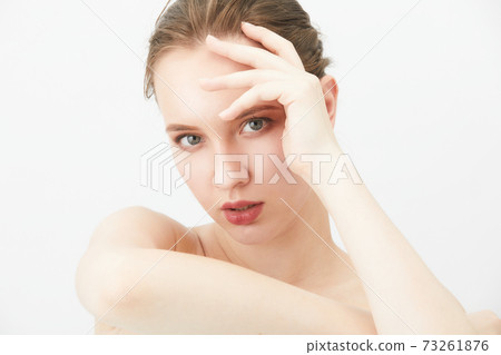 美拍攝時尚的外國女人 73261876