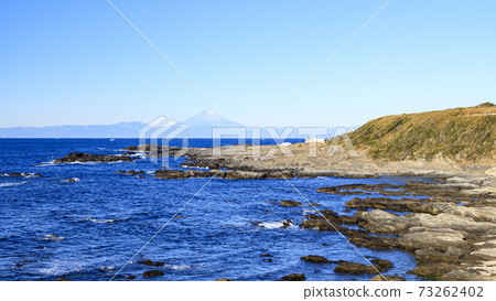 Winter on Jogashima at the tip of the Shonan Miura Peninsula 73262402