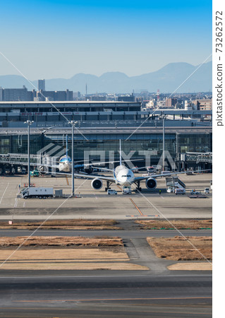 [Airplane from Haneda Airport Terminal 1] 73262572