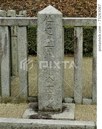 筷子墓古代生活的鳥居門和圍牆的公主生活石碑 73263067