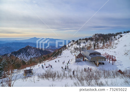 View the lift (Crystal Express) summit facility from the top of the mountain near 1850m at Kawaba Ski Resort in Kawaba Village, Gunma Prefecture 73265022