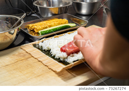 Make a thick roll 73267274