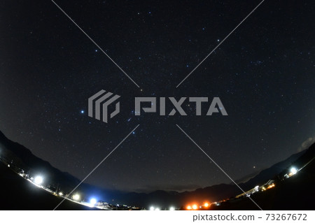 Hakushu-cho, Hokuto City, winter diamond constellation on the Southern Alps and sinking Mars (diagonal fisheye lens) 73267672