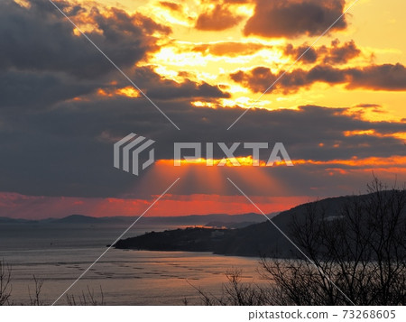 The light of the setting sun seen from Cape Manyo 73268605