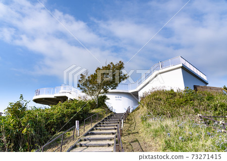 Summer blue sky and Cape Chikyu lighthouse / Sightseeing image of Muroran, Hokkaido Summer blue sky and Cape Chikyu lighthouse / Sightseeing image of Muroran, Hokkaido 73271415