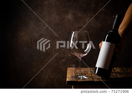 Glass of red wine 73271906