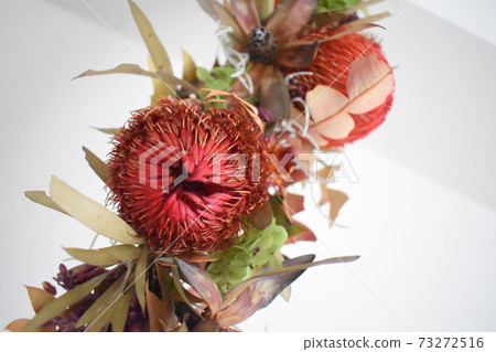Garland of red dried flowers Garland of red dried flowers 73272516