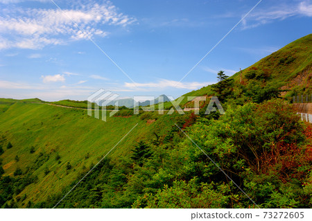 在天上飛馳的車道，一條不明飛行物線，延伸到賓格森，四國，高知縣，愛媛縣的山脊（5） 73272605