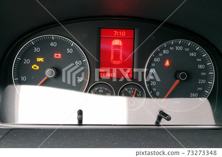 Car speedometer, highlighting errors in the mechanism and operation of the car. 73273348