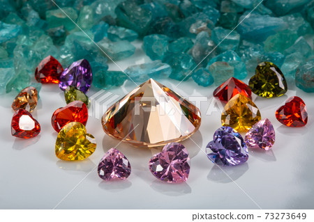 .The golden diamonds are surrounded by heart shaped diamonds. 73273649