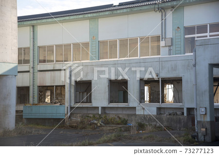 Ukedo Elementary School, the remains of the earthquake in Namie Town, Fukushima Prefecture Ukedo Elementary School, the remains of the earthquake in Namie Town, Fukushima Prefecture 73277123