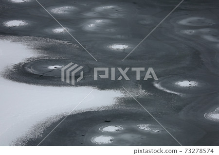 湖面上的古織圖案 73278574