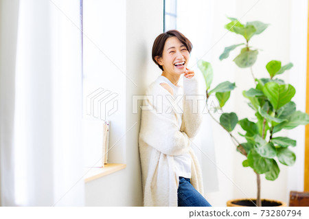 中年女子肖像 73280794