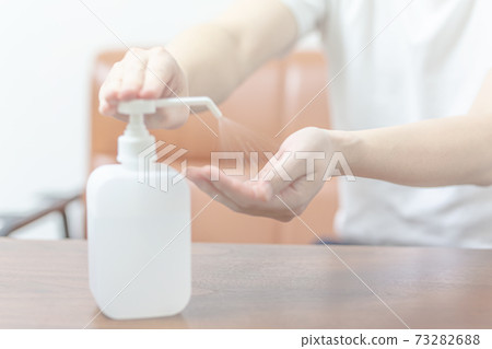 Alcohol disinfection of hands Alcohol disinfection of hands 73282688