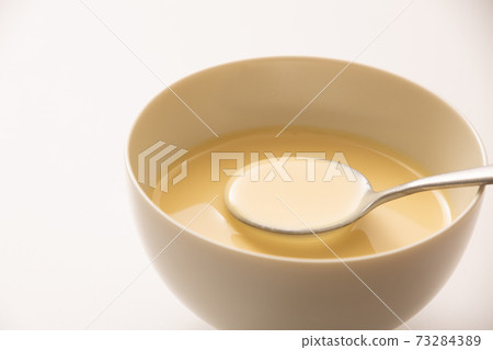 吃玉米湯 吃玉米湯 73284389