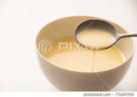 吃玉米湯 吃玉米湯 73284390