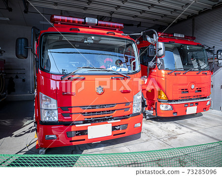 Fire engine (pump engine) waiting at the fire station 73285096