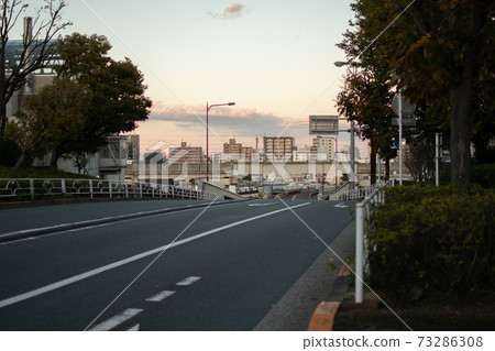 東京北區十條台小學旁的夜景 東京北區十條台小學旁的夜景 73286308