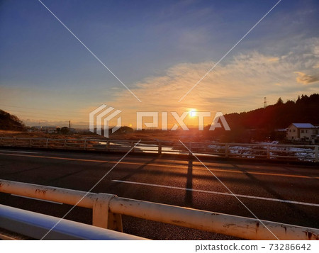 First sunrise of New Year's Day in southern Shiga Prefecture 73286642