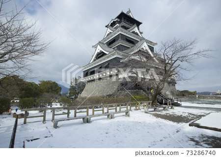 From the southeast side of Kumamoto Castle in the snow 73286740