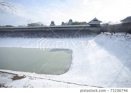 Snow Kumamoto Castle Nishidemaru long wall and moat 73286746