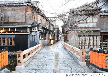 Tatsumi bridge in Kyoto 73287147
