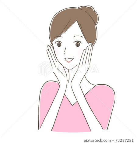 一個微笑的女人,用她的手在她的臉頰上 一個微笑的女人,用她的手在她的臉頰上 73287281