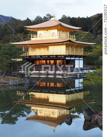 Kinkakuji Temple in winter at dusk, the replacement of the thatched roof is completed Kinkakuji Temple in winter at dusk, the replacement of the thatched roof is completed 73290317