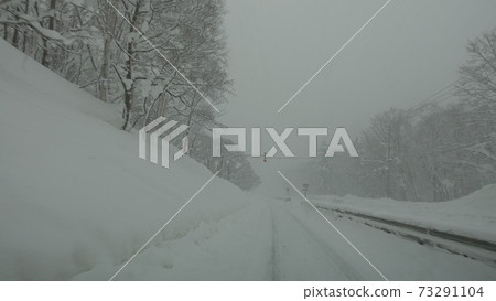 冬天雪樹森林山雪路雪山 冬天雪樹森林山雪路雪山 73291104