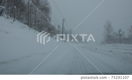 Winter snow tree forest mountain snow road snow mountain 73291107