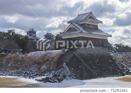 雪熊本城戌亥砲塔石垣奇蹟之一 73291461