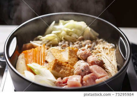 Hot pot dishes that warm up on cold days 73295984