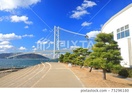 [Hyogo Prefecture] Akashi Kaikyo Bridge under sunny weather 73296180