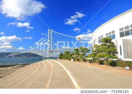 [Hyogo Prefecture] Akashi Kaikyo Bridge under sunny weather 73296181