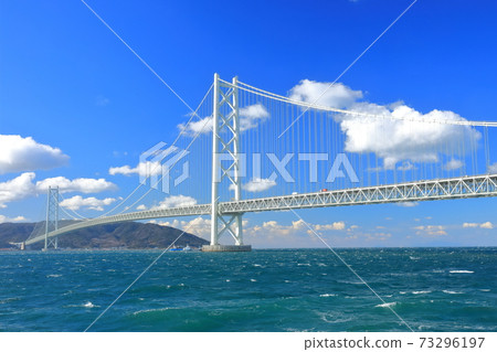 [Hyogo Prefecture] Akashi Kaikyo Bridge under sunny weather 73296197