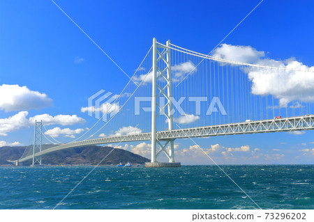 [兵庫縣]晴天下的明石海峽大橋 73296202