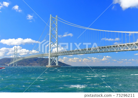 [兵庫縣]晴天下的明石海峽大橋 73296211