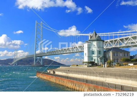[Hyogo Prefecture] Sonbun Memorial Hall and Akashi Kaikyo Bridge under fine weather 73296219