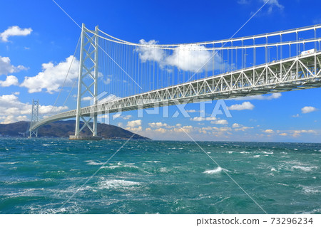 [Hyogo Prefecture] Akashi Kaikyo Bridge under sunny weather 73296234