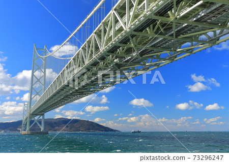 [Hyogo Prefecture] Akashi Kaikyo Bridge under sunny weather 73296247